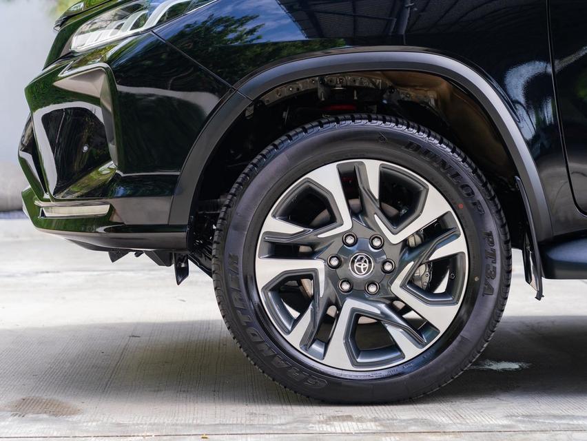TOYOTA FORTUNER 2.4 LEGENDER BLACK TOP 2WD 2026Fortuner Legender Black Top หล่อสุด ทรงสปอร์ต ออฟชั่นเต็ม รูปที่ 6