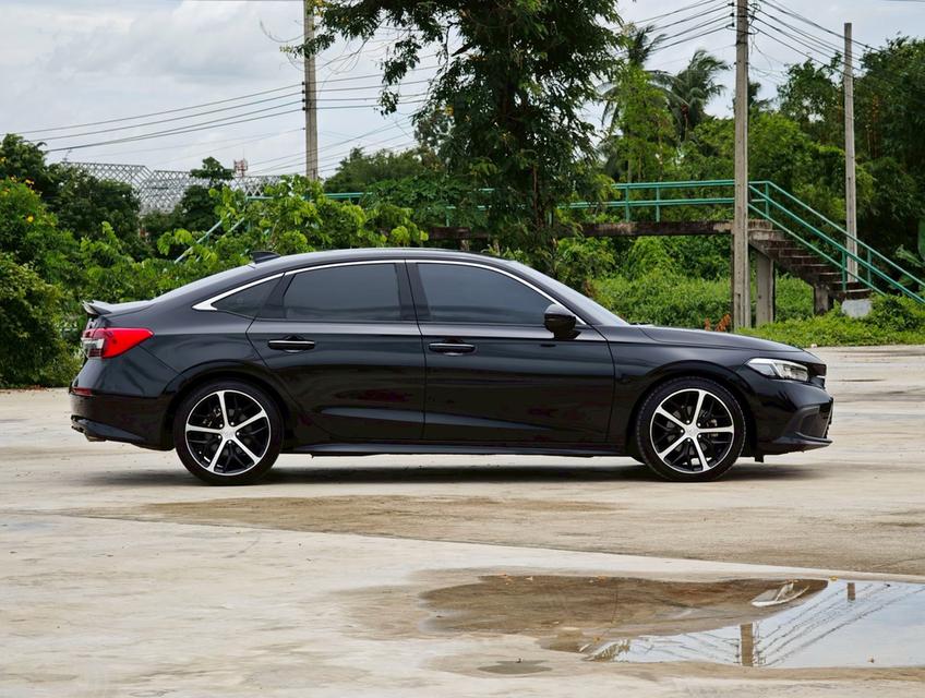 HONDA CIVIC FE Sedan 4dr e:HEV RS E-CVT FWD 2.0 Y22. สีดำ  เกียร์ออโต้  7