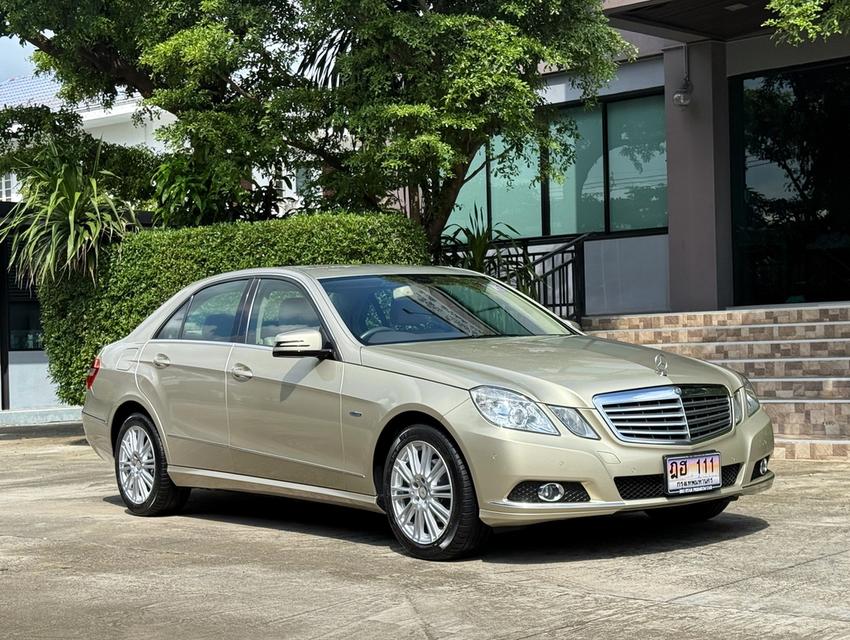 2011 BENZ E200 CGI ( รถมือเดียวออกป้ายแดง ) รถวิ่งน้อย เข้าศูนย์ตามระยะ ไม่เคยมีอุบัติเหตุ สภาพสมบูรณ์ พร้อมใช้งานครับ