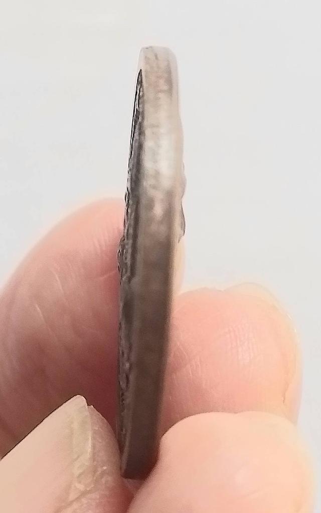 เหรียญกลม หลวงพ่อบุญรวบ วัดในปากทะเล จ.เพชรบุรี ปี 2540 3