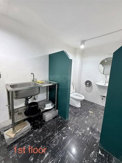 ให้เช่าอาคารพาณิชย์ 4 ชั้น รวมชั้นลอย ทำเลทอง ย่านพระราม 9 - รัชดา ซอยทรัพย์ธานี ดินแดง สามารถรีโนเวตตกแต่งได้ 4