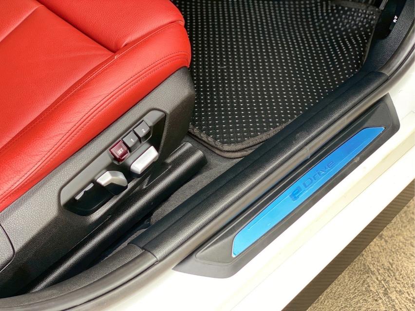 รหัสรถ PBG9999 BMW 330e M Sport Plug-in Hybrid ปี 2016 สีขาว 12