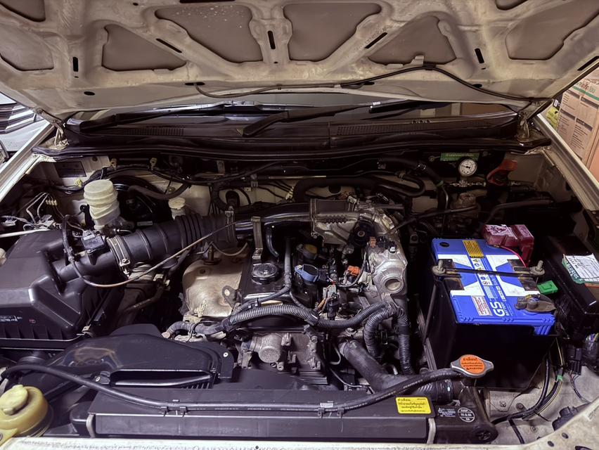 รถยนต์มิตซูบิชิไทรทรัล 10