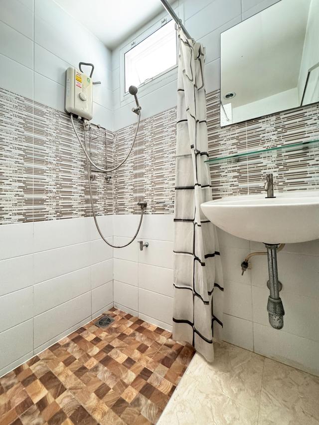 ให้เช่าทาวน์เฮาส์ 2 ชั้น ถ.ประชาราษฎร์บำเพ็ญ ห่างMRT ห้วยขวางเพียง 1 กม. Townhouse for rent PRACHARAJBUMPEN Rd. HUAI KWANG (曼谷 聯排別墅出租, 汇权–素提讪–拉差达) รูปที่ 11