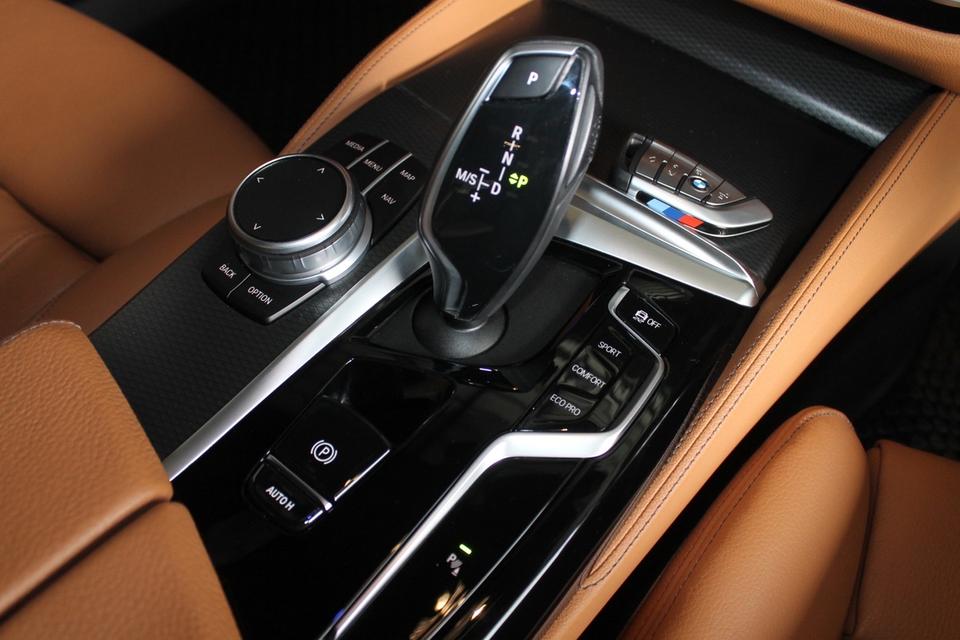 รหัสรถ BM2420 BMW 520d M-Sport LCI 2022 17