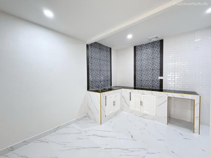 หมู่บ้านเฟรนชิฟ ประเสริฐมนูกิจ 29 แยก 2 11