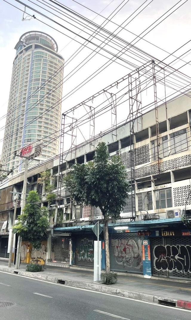 ให้เช่าอาคารพาณิชย์ 3 คูหา ติดถนนพระราม4 สุขุมวิท 2