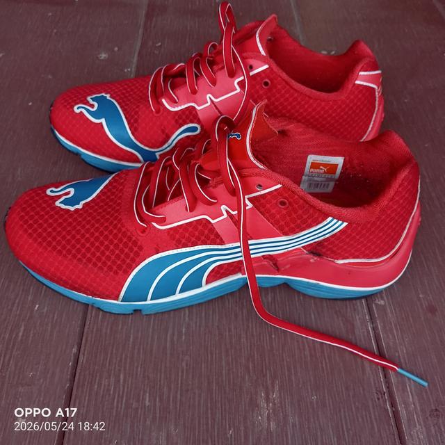 รองเท้าpuma เบอร์42 สีแดง