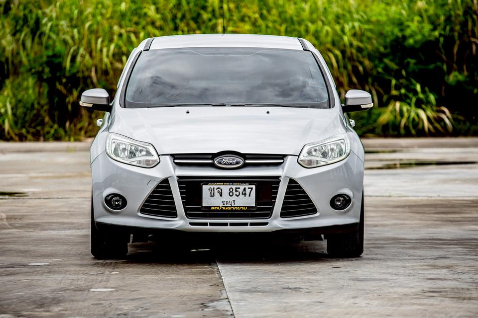 Ford focus 1.6 Sedan ปี 2012 สีเทา  2