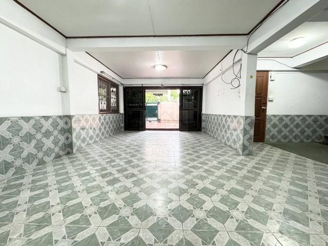 ให้เช่าบ้านเดี่ยว 2 ชั้น 250 ตรม. 4 ห้องนอน ซอยลาดพร้าว 64 เดินทางสะดวก ลาดพร้าว รัชดา 4