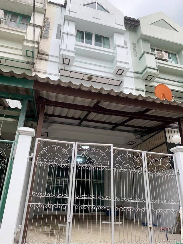 ทาวน์เฮ้าส์ 3 ชั้น หมู่บ้านเกษรา คลาสสิคโฮม เสรีไทย 4 ห้อนนอน 3 ห้องน้ำ 1