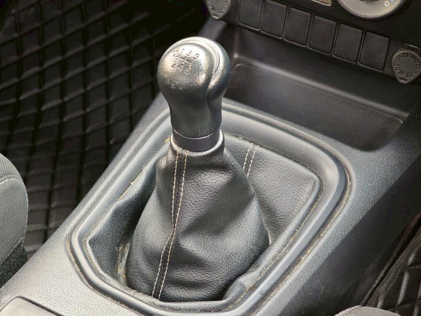 TOYOTA REVO Z-Edition Smart Cab 2.4 Entry M/T 19