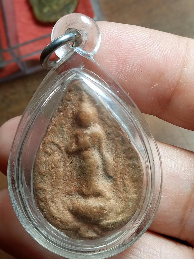 พระลีลาเนื้อดินเก่าเก็บ