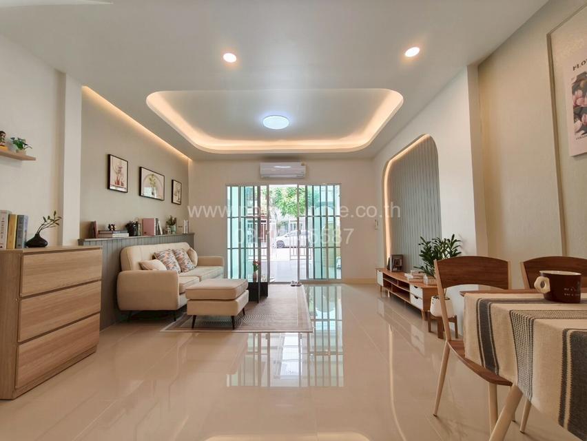 หมู่บ้านเสนา วิลล่า 91 ซอยรังสิต-นครนายก 21 ต.ประชาธิปัตย์ อ.ธัญบุรี จ.ปทุมธานี
