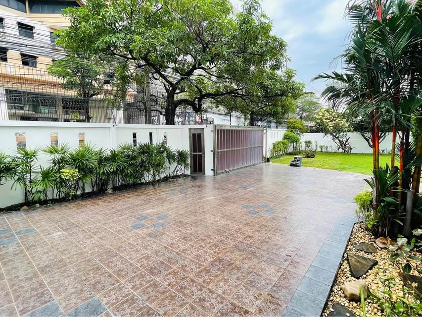 ให้เช่าบ้านเดี่ยว 3 ชั้น หลังใหญ่  ซ.รัชดา 32 พร้อมเข้าอยู่ สิ้น พ.ค. 3