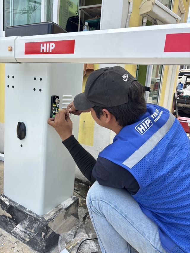 ไม้กั้นเข้าออกหมู่บ้านชลบุรี ไม้กั้นรถยนต์ชลบุรี 063-4422007 ไม้แขนกั้นรถยนต์ชลบุรี พัทยา ศรีราชา บางแสน อ่าวอุดม แหลมฉบัง