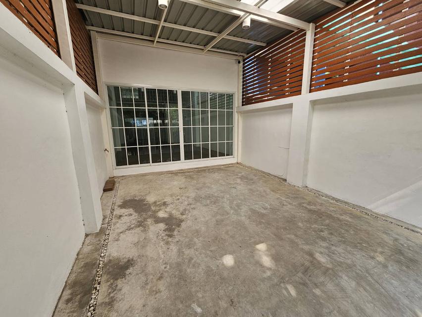 ขาย 4 ชั้น +ชั้นลอย (เฉลิมพระเกียรติร.๙ ) ประเวศ อุดมสุข ใกล้ห้างซีคอน พาราไดซ์ 5