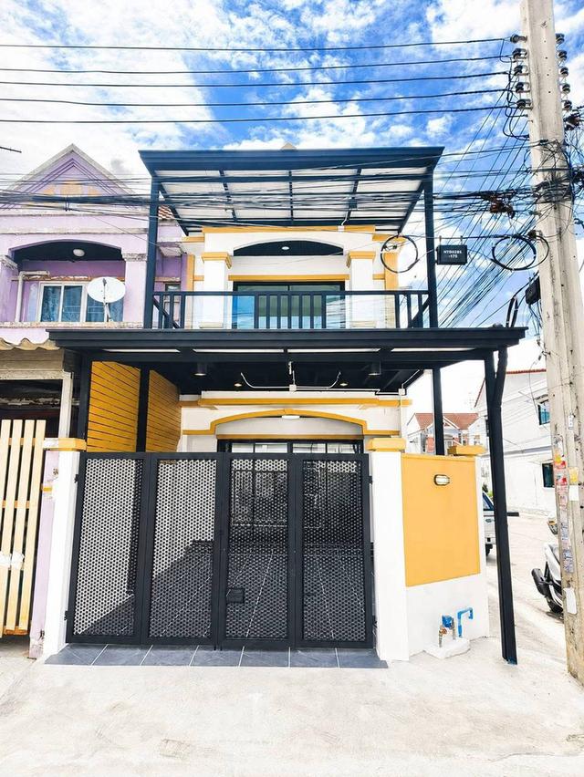 หมู่บ้านลภาวัน5 ท่าอิฐ-ไทรม้า ทาวน์เฮาส์ 2 ชั้น หลังมุม ตกแต่งใหม่พร้อมอยู่ มีระเบียงด้านหน้า 1
