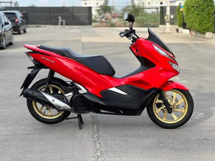 Honda pcx สีแดง 3