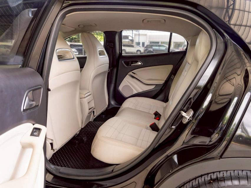 MERCEDES BENZ GLA200 1.6 Urban ปี จด 2015 9