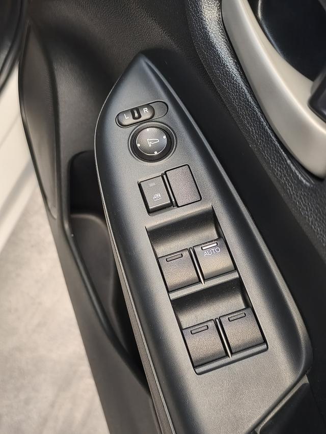 Honda Jazz 1.5S i-VTEC เบนซิน เกียร์ธรรมดา ปี2015 8