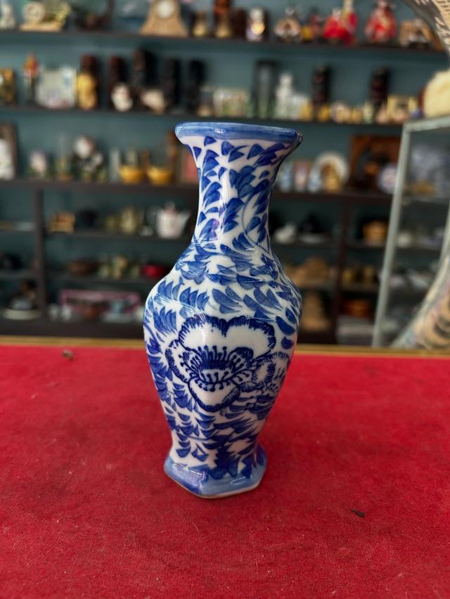 แจกันทรง 6 เหลี่ยม เขียนลายคราม 3