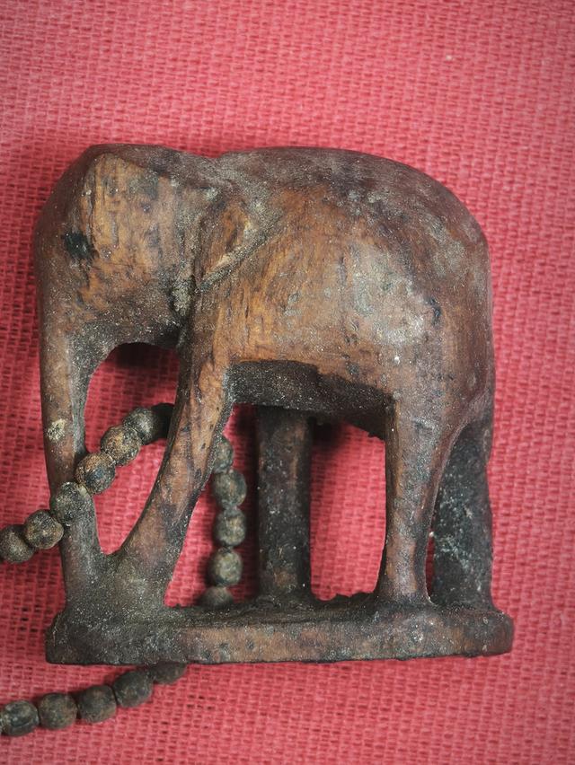 ช้างไม้แกะ หลวงพ่อครื้น วัดสังโฆฯ สุพรรณบุรี 4