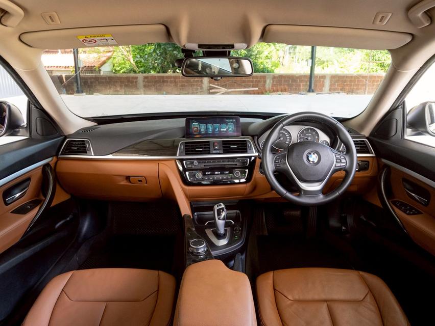 รหัสรถ 12AT405 BMW 320d 2.0 Grand Turismo Luxury (F34) | จดทะเบียนปี : 2016 จด 18 14