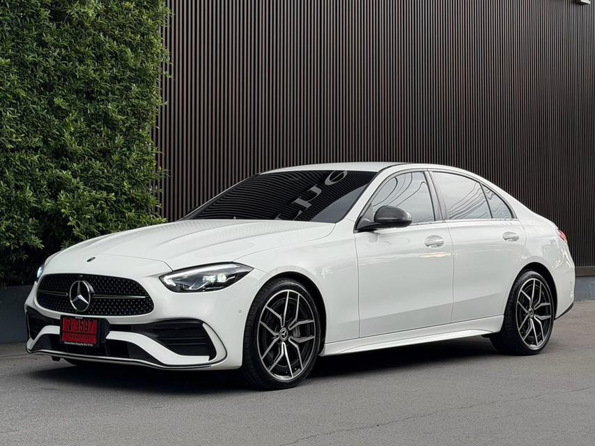 Mercedes-Benz C220d AMG Line Night Edition ปี 2026 สีขาว (รถยังไม่จดทะเบียน) มีไฟแนนซ์เหลือ ขายดาวน์ 690,000 บาท