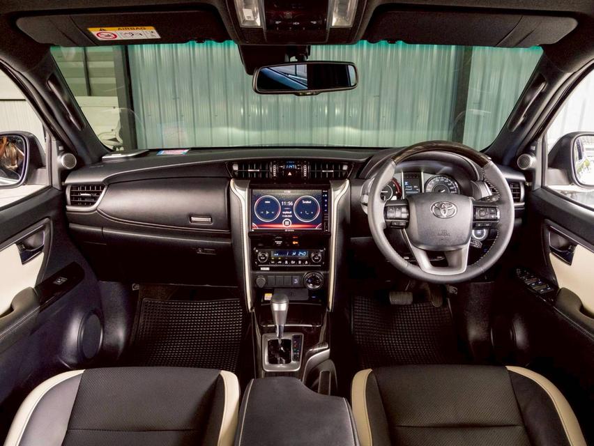 Toyota Fortuner 2.8 Legender 4WD ปีจด 2021 11