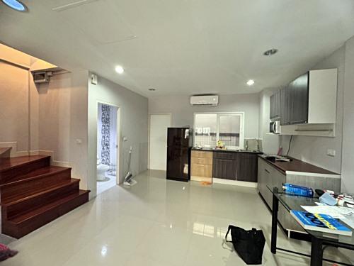 ให้เช่าทาวน์เฮ้าส์ หมู่บ้านดิเอ็กซ์คลูซีฟ พัฒนาการ44 ใกล้ BTS หัวหมาก พร้อมเข้าอยู่ 15 ธันวาคม 68 (N.1485) 3