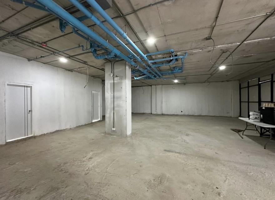 Shop available for rent 282 Sq.m. Avenue Sukhumvit 15 6