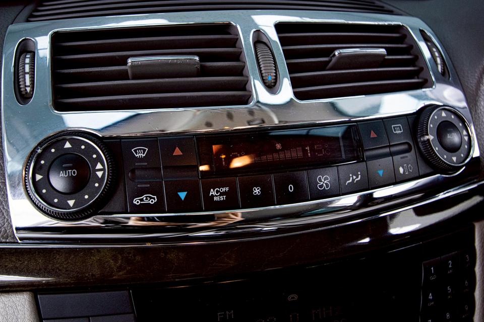 MERCEDES-BENZ E-CLASS E240 2.6 AVANTGARDE  2003  12
