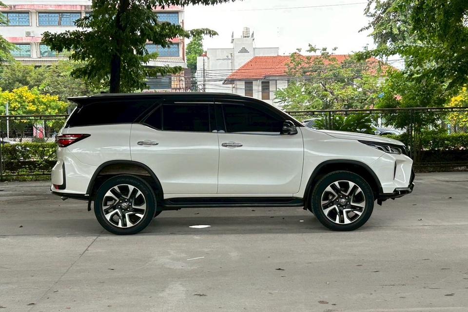 Toyota Fortuner 2.4 Legender 2WD AT ปี 2022