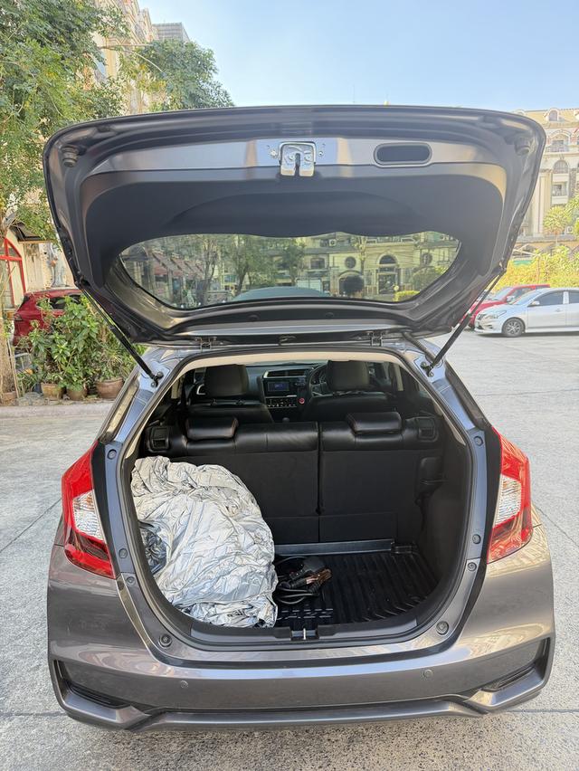 Honda JAZZ ปี2019รถบ้านเจ้าของขายเอง ไมล์เพียง74445โล เข้าศูนย์ตลอด 370000 รูปที่ 9