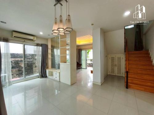 ขายบ้านเดี่ยว บุราสิริ วัชรพล | แสนสิริ บ้าน 2 ชั้น ถนนเมน หน้าบ้านไม่ชนใคร เป็นส่วนตัวสูง 12