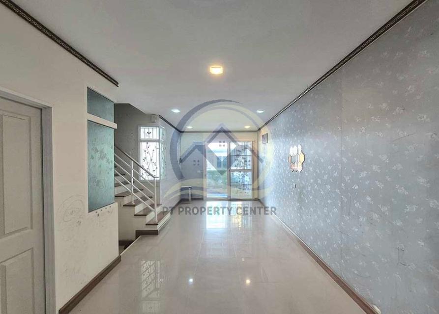 ทาวน์โฮม 2 ชั้น ต่อเติมระเบียง ราคาสุดพิเศษ : โครงการโกลเด้นทาวน์ รามคำแหง-วงแหวน 7