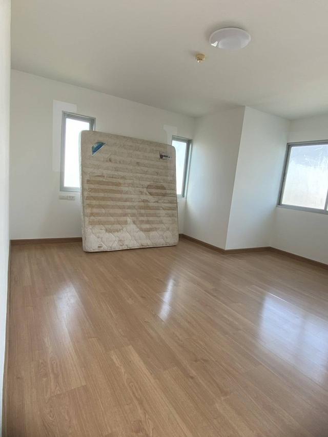 Sell by owner hard up for cash 750 m from MRT. 2