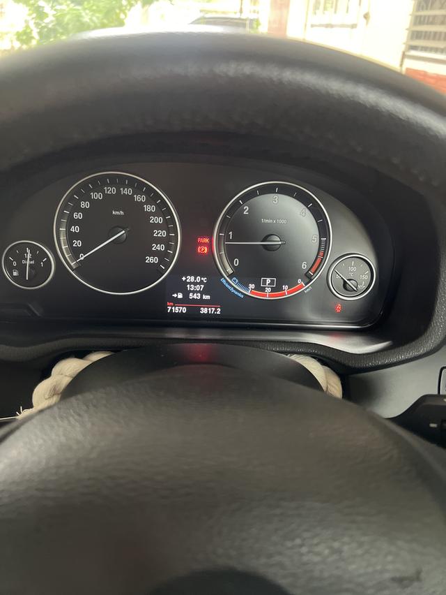 รถยนต์ BMW X3 ปี 2012 รถบ้าน ใช้มือเดียวตั้งแต่ออกป้ายแดง ไมล์ 71570 ใช้น้อบ เข้าศูนย์ BMW ตลอด ประกันชั้น 1 ยังเหลือ 10 เดือน เพิ่งเปลี่ยนช่วงล่าง