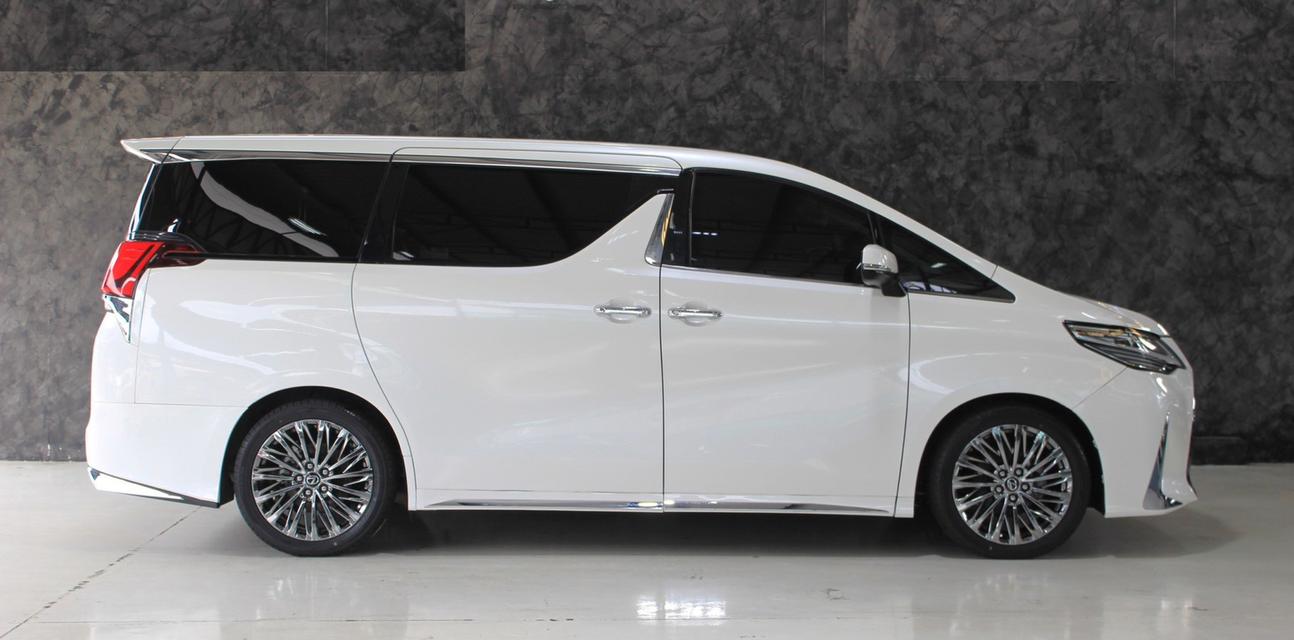 รหัสรถ JRS1984 Toyota Vellfire 30 ปี 2017 สีขาว กับชุดแต่ง 1:1 เป็น Lexus LM 6