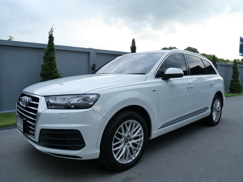 AUDI Q7 TDi Quattro S-line (ดีเซล)