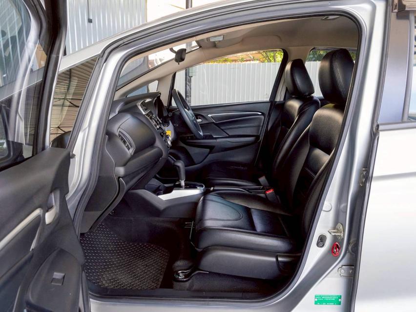 Honda Jazz 1.5V ปี 2018 รถสวย  14