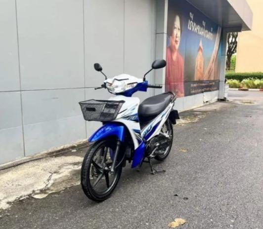 Honda Wave สีขาวน้ำเงิน 3