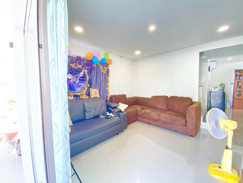 บ้านเดี่ยวสองชั้น 4 ห้องนอน 3 ห้องน้ำ 6