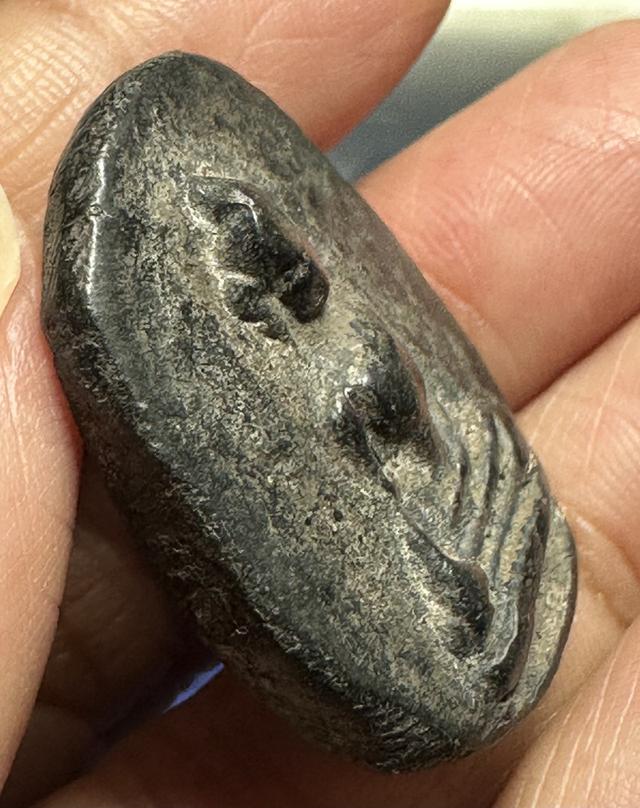 พระผงสุพรรณดำ พระไม่ตัดปีก 8