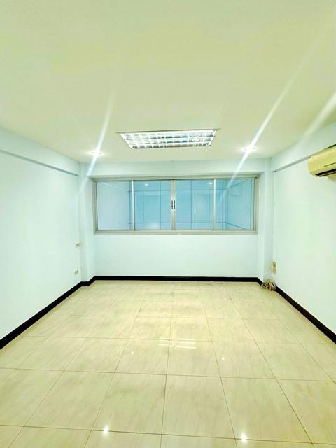 อาคารพาณิชย์ 5นอน อาคาร 6 ชั้นหลังมุม BTS สำโรง 200 ม. BIGC สำโรง2 350ม. ติดถนนสุขุมวิท เทพารักษ์ 22 ตร.ว..พร้อมที่จอดรถ 2