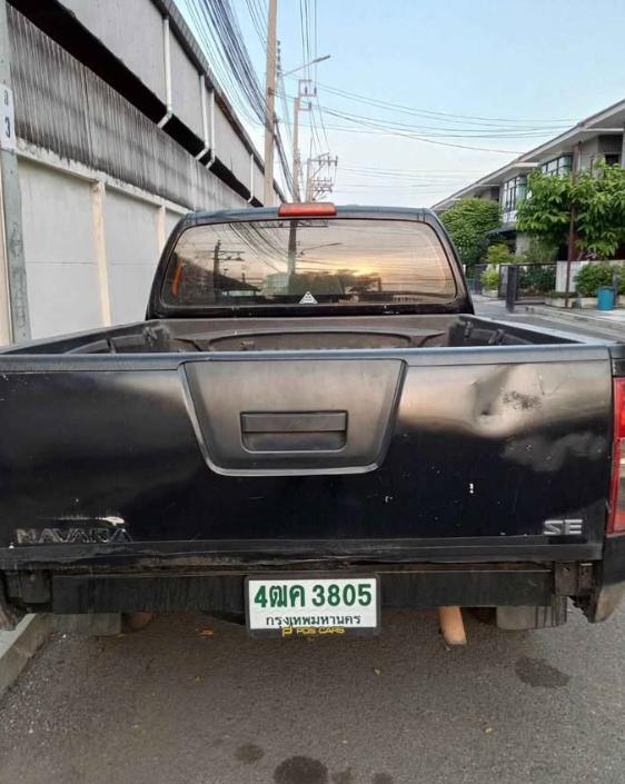 Nissan Frontier มือสอง สีดำ 5