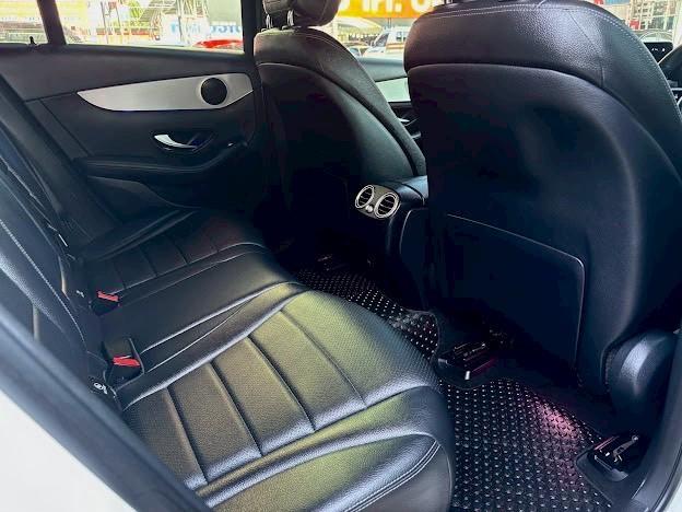 Benz GLC220d ปี 2023 สีขาว ไมล์น้อย รูปที่ 8