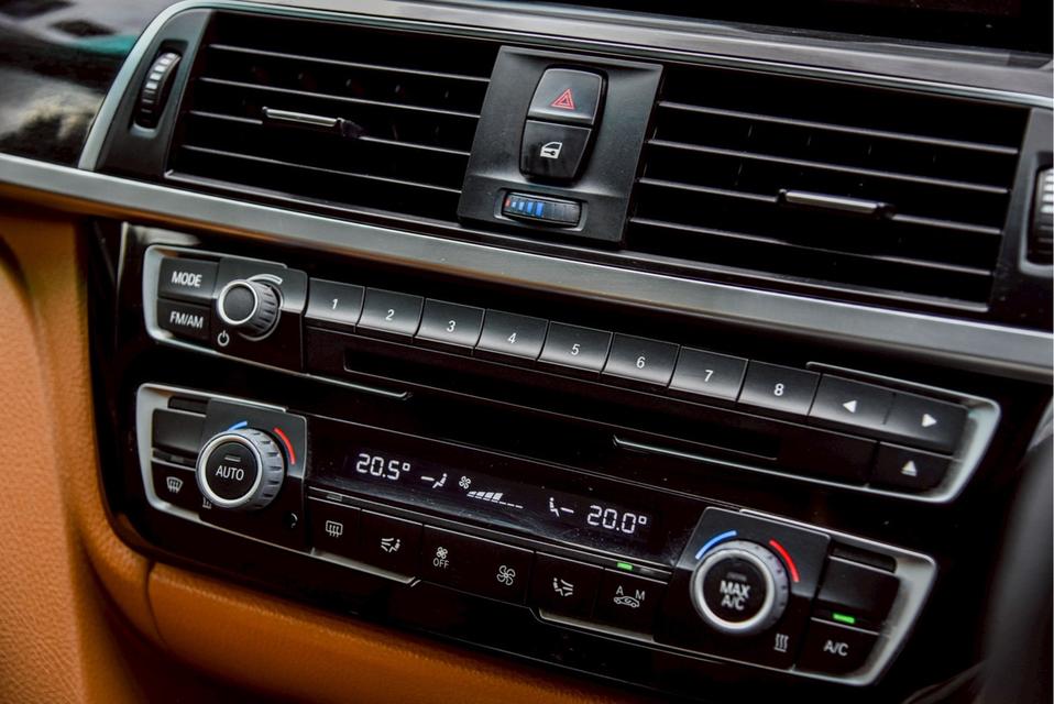 BMW #320d 2.0 AT 2018 รถสวย ไมล์แท้ สวยตรงปก โทร.0922639576 เอ๋  18