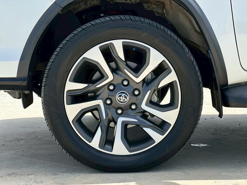 TOYOTA FORTUNER Wagon 4dr Legender 7st Auto 6sp 2 WD 2.4DCT  ปี 2022  สีขาว 6